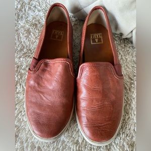 FRYE Women’s leather slip on sneakers. Size 6.5. Excellent used condition.